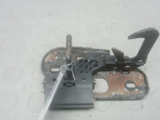 замок капота Volkswagen Passat B6 2010, 2.0 л., дизель, МКПП, седан