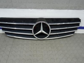 решетка радиатора Mercedes-Benz CLK-Класс C209/A209 2004, 2.7 л., дизель, купе