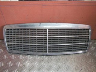 решетка радиатора Mercedes-Benz E-Класс W210/S210 1998, 2108880023