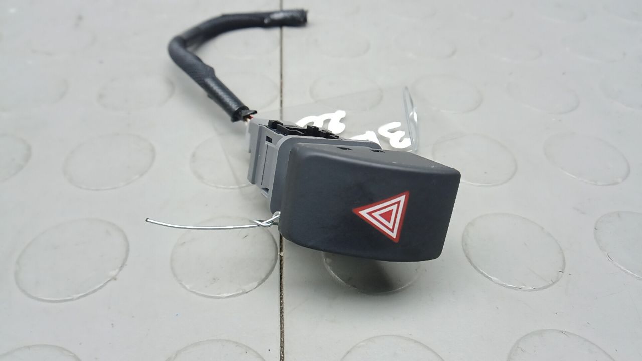 кнопка аварийной сигнализации Toyota C-HR 1 поколение AX10 2017, 1.2 л., бензин - фото №1