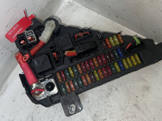 блок предохранителей BMW 5 серия E60/E61 2006, 2.0 л., дизель, МКПП, бордо, универсал, 690661901, 690661805