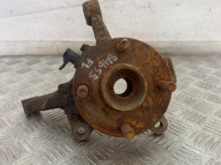 кулак поворотный левый Toyota Yaris P1 2000, 1.0 л., бензин, МКПП, хетчбэк 5 дв.