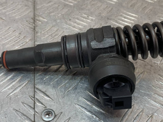 форсунка Volkswagen Golf 5 поколение 2006, 1.9 л., дизель, 03813073AG