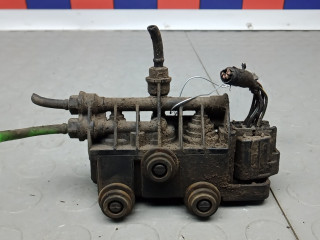 блок клапанов активного стабилизатора Land Rover Discovery 4 поколение 2012, 3.0 л., дизель, внедорожник 5 дв.