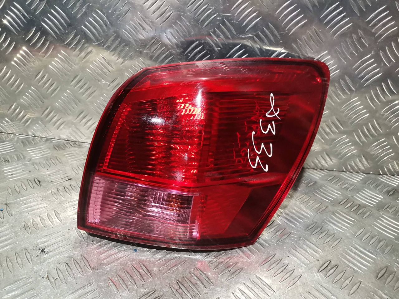 фонарь задний правый Nissan Qashqai 1 поколение 2008, 2.0 л., дизель, 6МКПП, внедорожник 5 дв. - фото №1