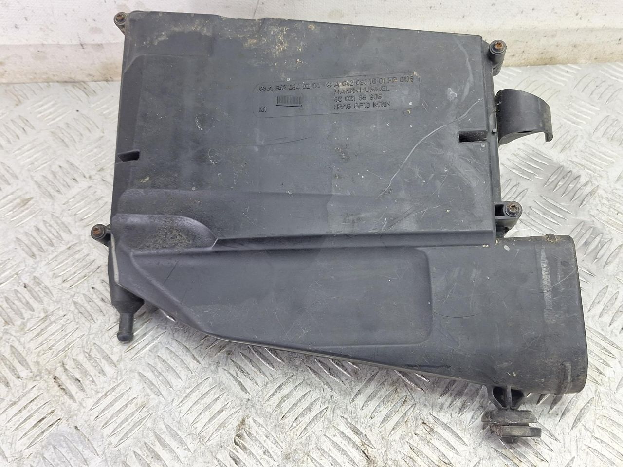 корпус воздушного фильтра Mercedes-Benz E-Класс W211/S211 2004, 3.0 л., дизель, A6420940204, A6420901601 - фото №1