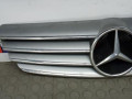 решетка радиатора Mercedes-Benz CLK-Класс C209/A209 2003, 2.7 л., дизель, купе - фото №3