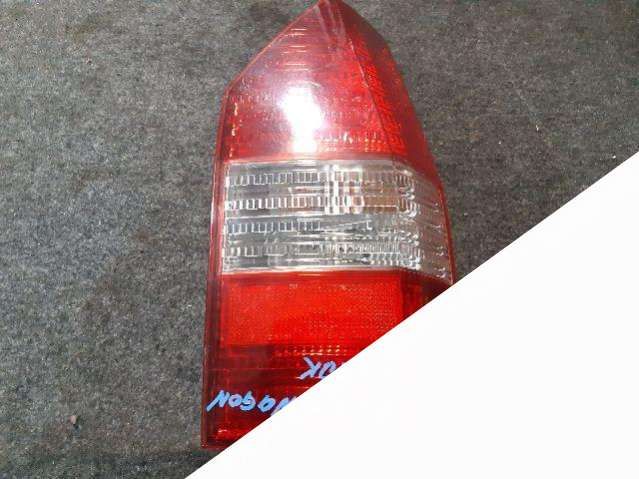 фонарь задний правый Mitsubishi Space Wagon 3 поколение (Typ N50) 2002 - фото №1