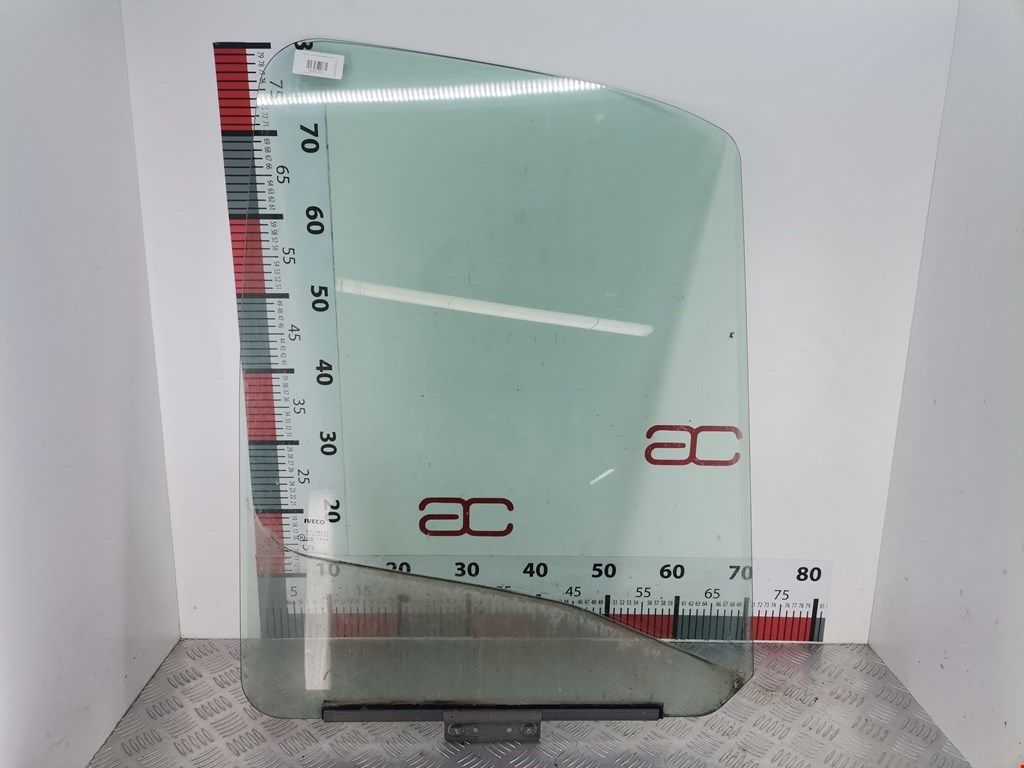 стекло двери передней правой IVECO Daily 4 поколение 2009, 2.3 л., МКПП, микроавтобус - фото №1