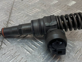 форсунка Volkswagen Golf 5 поколение 2006, 1.9 л., дизель, 03813073AG