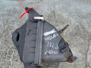 корпус воздушного фильтра Volkswagen Passat B5 [рестайлинг] 2003, 2.5 л., дизель, 6МКПП, седан