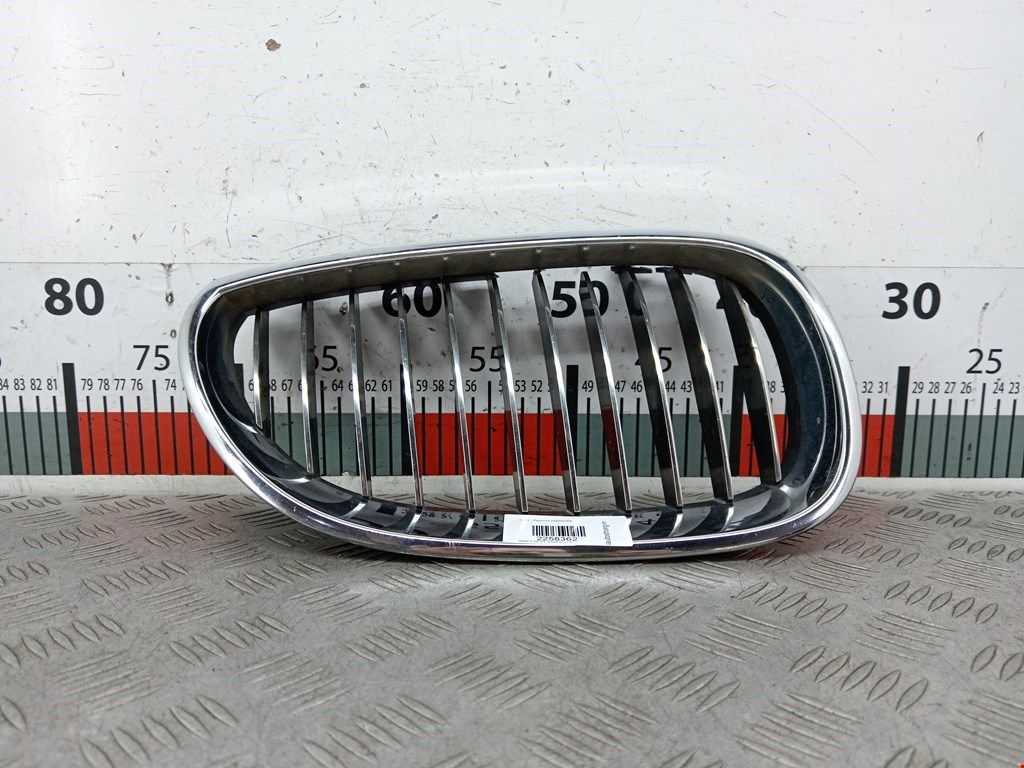 решетка радиатора BMW 5 серия E60/E61 2006, 3.0 л., АКПП, седан, 51137065702 - фото №1
