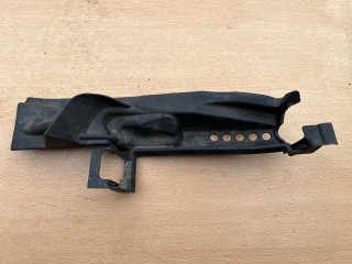 водосток капота BMW 5 серия E60/E61 [рестайлинг] 2007, 3.0 л., дизель, АКПП, универсал, 6939721