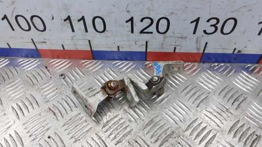 петля двери Volkswagen Tiguan 1 поколение 2008, 2.0 л., дизель, МКПП, внедорожник 5 дв. - фото №1