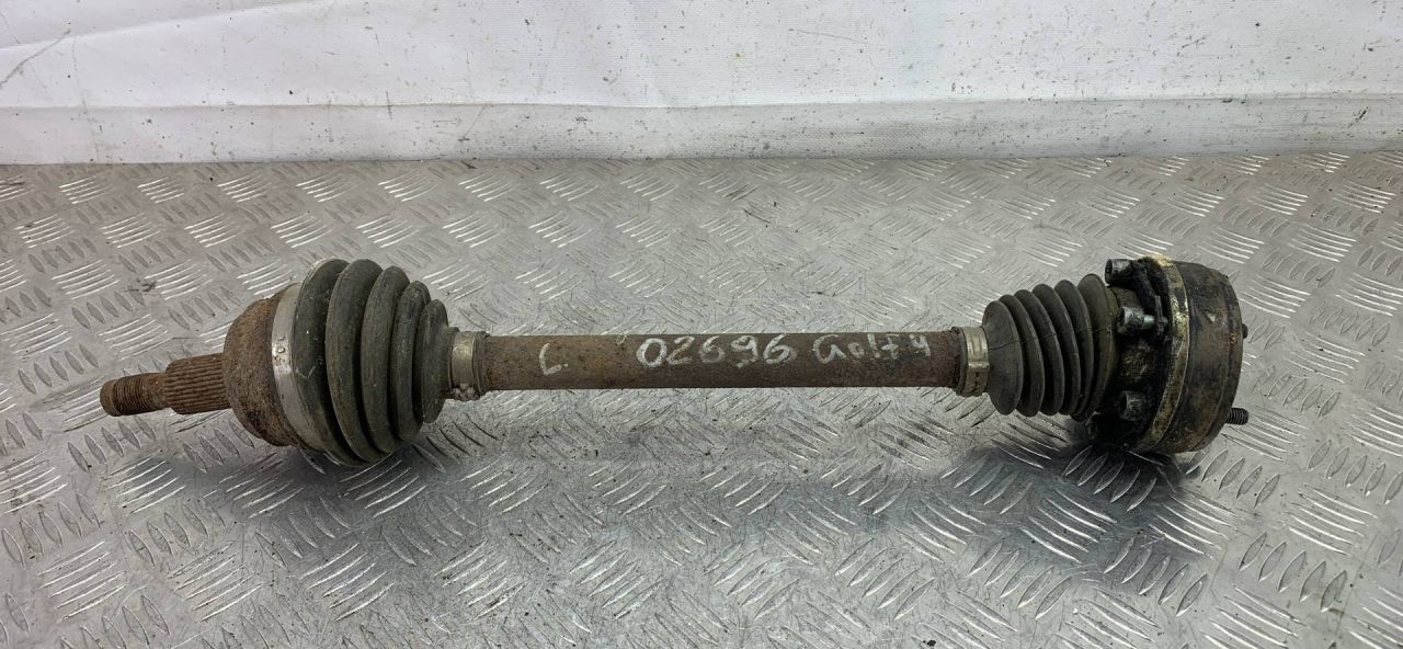 полуось передняя левая (приводной вал, ШРУС) Volkswagen Golf 4 поколение 2001, 1.4 л., бензин, МКПП, хетчбэк 5 дв. - фото №1