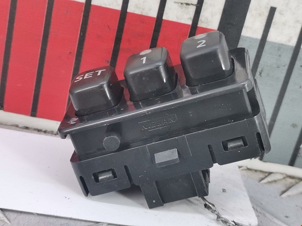 блок управления сиденьем Nissan Murano Z50 2004, 3.5 л., вариатор, внедорожник 5 дв., 28565CB000 - фото №1