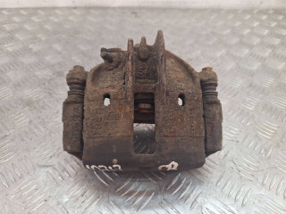 суппорт передний правый Mitsubishi Carisma 1 поколение [рестайлинг] 2003, 1.6 л., бензин, МКПП, хетчбэк 5 дв.