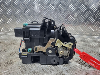 замок двери задней правой Audi A6 4B/C5 1998, 2.4 л., ALF, бензин, АКПП, универсал