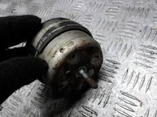 подушка крепления двигателя Volkswagen Passat B5 1998