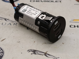 разъем AUX / USB Porsche 2022, 2.0 л., бензин, АКПП, 95B035252H