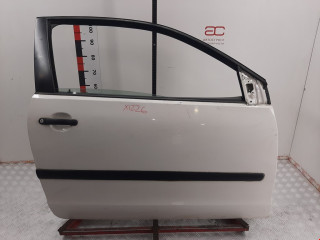 дверь передняя правая Volkswagen Polo 4 поколение 2001, 1.2 л., МКПП, хетчбэк 3 дв., 6Q3831056K