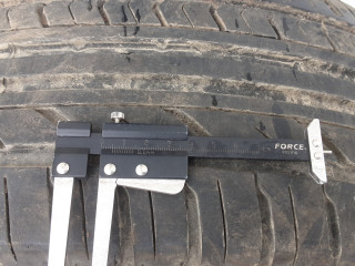 шина Renault Duster 1 поколение 2013, 1.5 л., DCi, дизель, МКПП, внедорожник 5 дв.