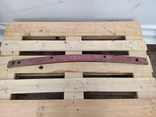 усилитель бампера переднего Nissan Primera P11 [рестайлинг] 2001