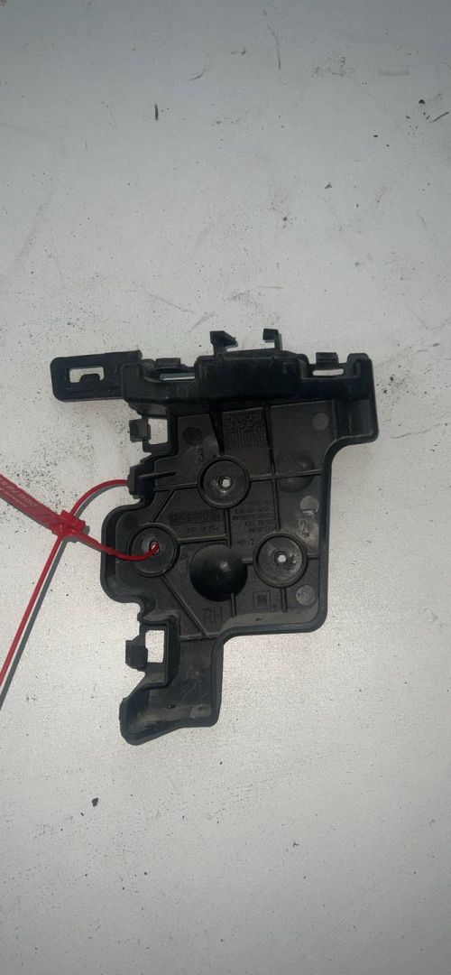 Крепление бампера переднего Chevrolet Equinox 3 поколение 2020, 1.5 л., бензин, АКПП, внедорожник 5 дв. - фото №1