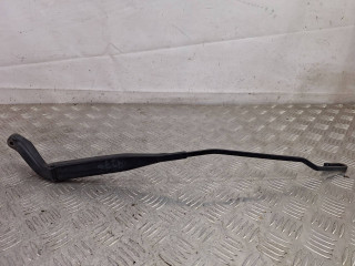 щеткодержатель (поводок стеклоочистителя, дворник) Renault Safrane 1 поколение [рестайлинг] 1997, 2.0 л., бензин, МКПП, хетчбэк 5 дв., 7700433782A