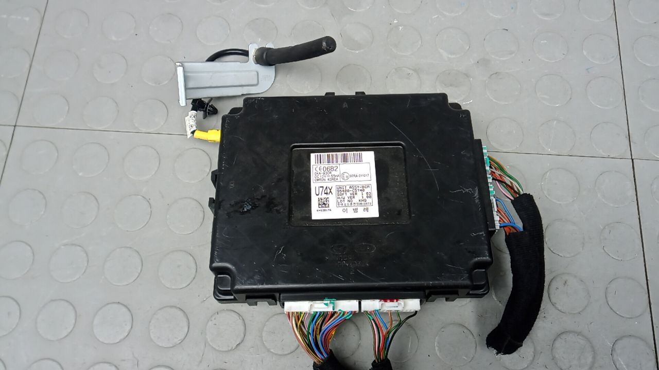 блок управления центральным замком Kia Sorento 3 поколение 2015, 2.2 л., дизель, 95400C5740 - фото №1