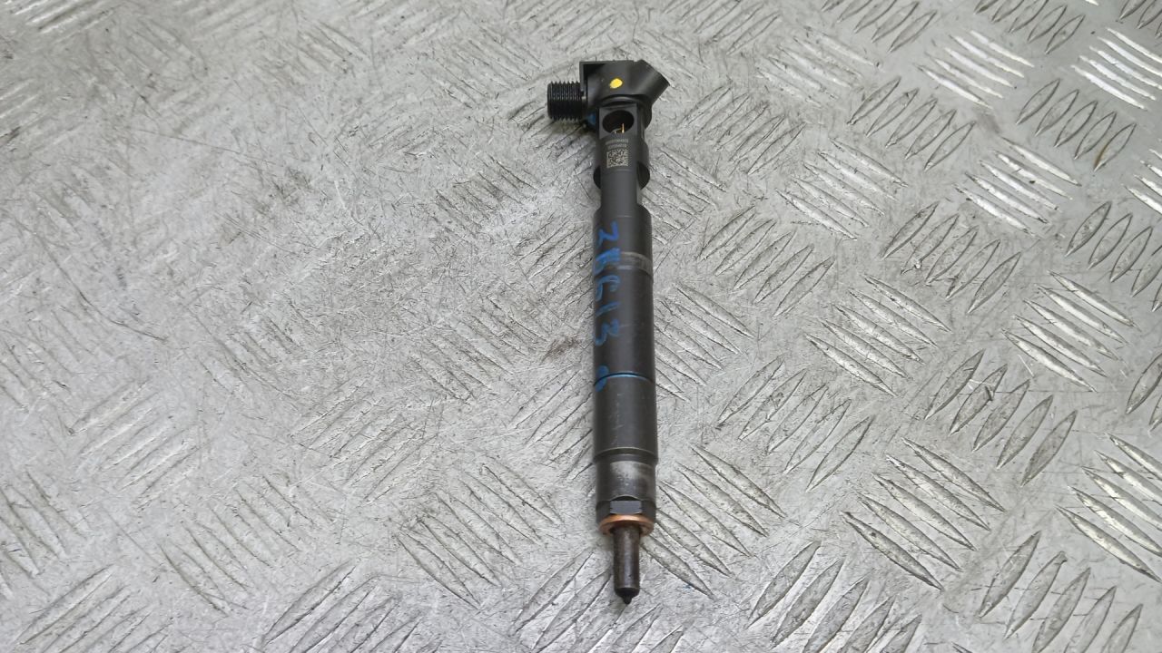 форсунка Infiniti Q50 1 поколение 2016, 2.2 л., дизель, A6510704987 - фото №1