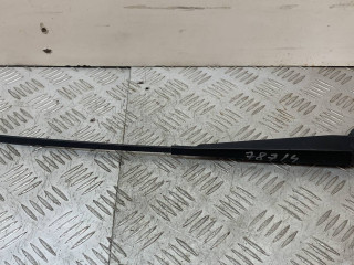 щеткодержатель (поводок стеклоочистителя, дворник) Ford Ka 1 поколение 2001, 1.3 л., бензин, МКПП, хетчбэк 5 дв., 17527AC