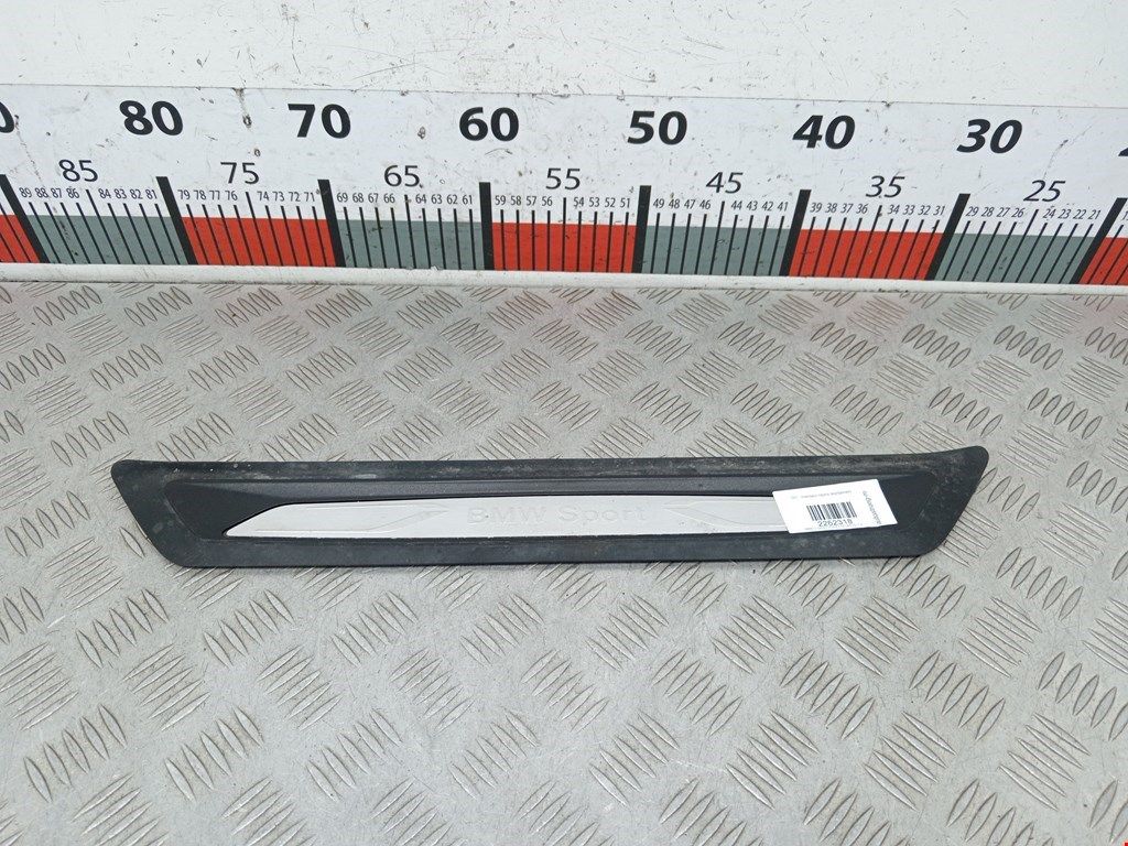 накладка на порог BMW 2013, 1.6 л., МКПП, седан, 51477289216 - фото №1