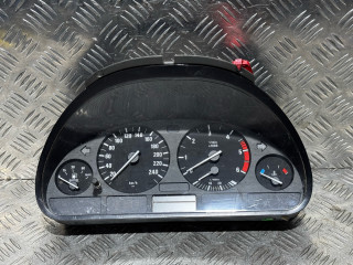 щиток приборов (приборная панель) BMW 5 серия E39 1999, 3.0 л., дизель, универсал, 110008735