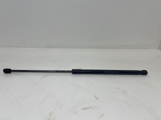 амортизатор крышки багажника (3-5 двери) Volvo V40 2 поколение [рестайлинг] 2017, 2.0 л., B 4204 T19, бензин, АКПП, белый, хетчбэк 5 дв., передний привод, правый руль, 31395607