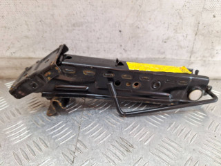 домкрат Ford Fiesta 5 поколение 2004, 1.3 л., бензин, МКПП, хетчбэк 5 дв., 2S6117080AC