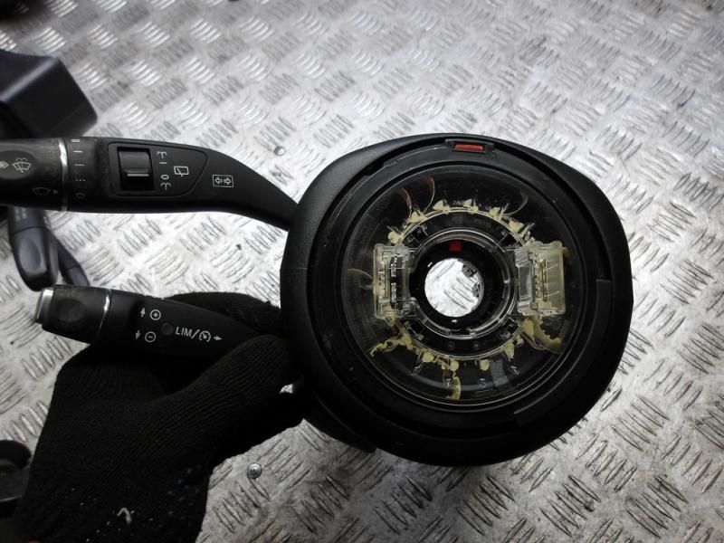 переключатель подрулевой (стрекоза) Infiniti Q30 1 поколение 2016, 1.5 л., дизель, АКПП, хетчбэк 5 дв., A2469004814, 255605DA6C, 255605DA3B - фото №1