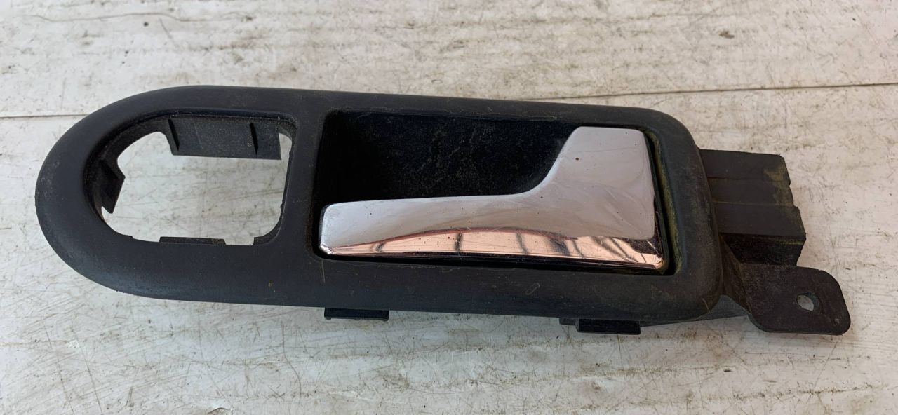 ручка внутренняя передняя правая Volkswagen Golf 4 поколение 2002, 3B2837114 - фото №1