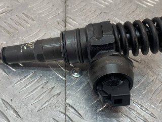 форсунка Volkswagen Golf 5 поколение 2006, 1.9 л., дизель, 038130073BN