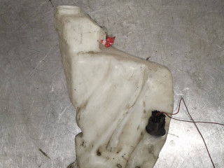 бачок омывателя Volkswagen Passat B5 1998, 1.6 л., бензин, 5МКПП, бордо, седан