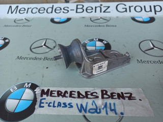 кронштейн глушителя Mercedes-Benz E-Класс W214 2025, 2.0 л., дизель, A2064908602