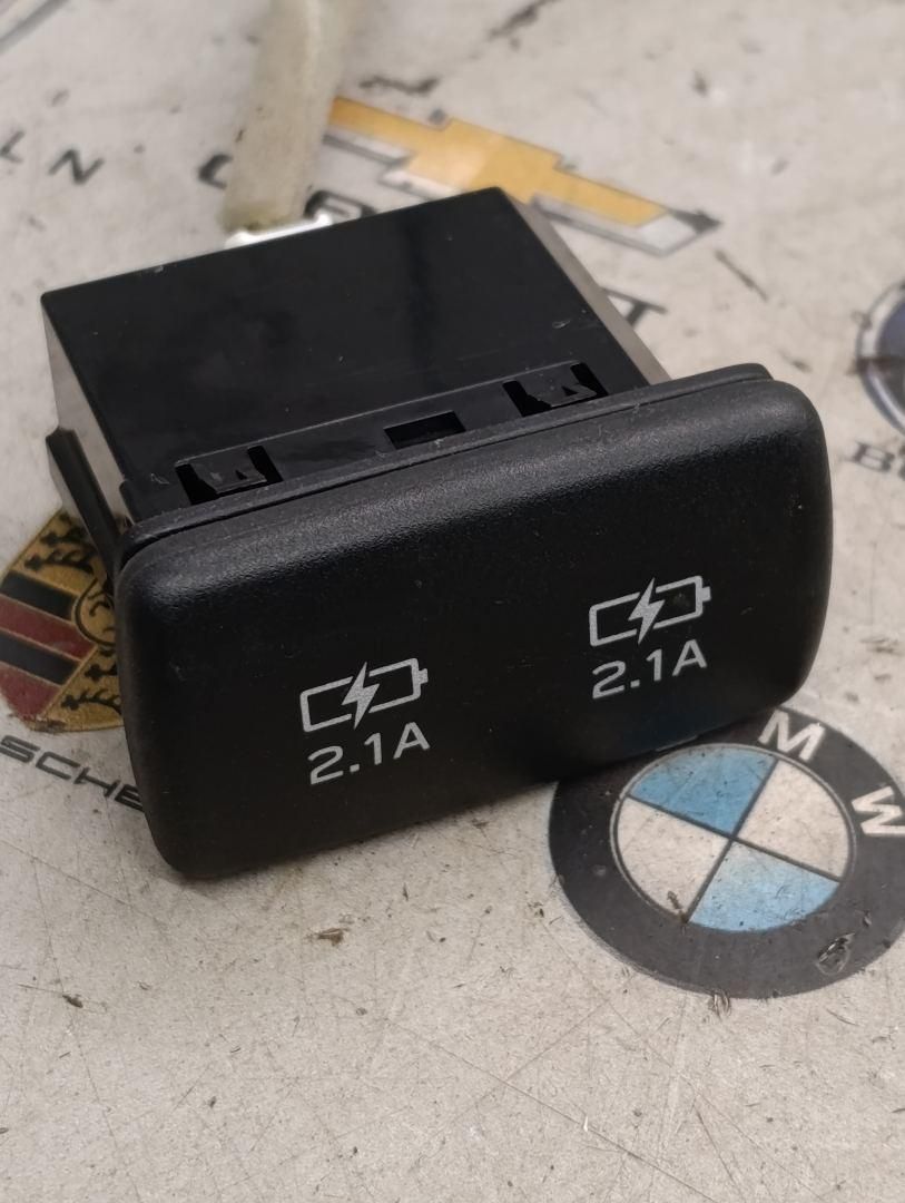 разъем AUX / USB Subaru Outback 6 поколение 2022, 2.5 л., бензин, 86257AN320 - фото №1