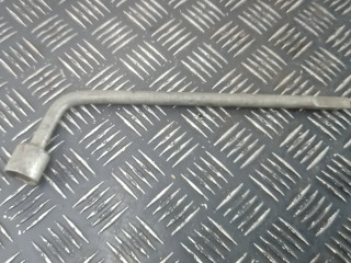 ключ колесный (балонный) Hyundai Santa Fe 2 поколение (CM) 2008, 2.2 л., дизель, МКПП, внедорожник 5 дв., 21