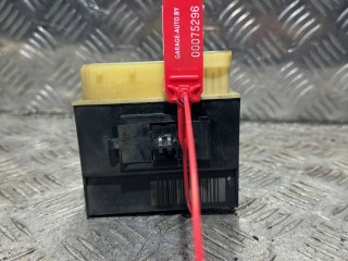 блок управления вентилятором (реле) Citroen C5 2 поколение 2012, 1.6 л., дизель, 5МКПП, универсал, 9652021180, 018010951