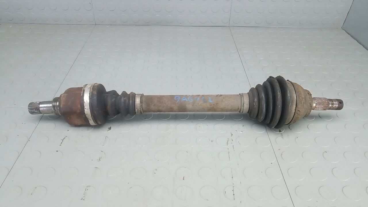 полуось передняя левая (приводной вал, ШРУС) Peugeot 5008 1 поколение 2011, 1.6 л., дизель, АКПП, минивэн - фото №1