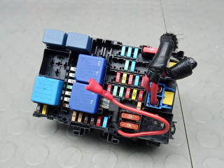 блок предохранителей Renault Megane 4 поколение 2016, 1.5 л., дизель, 243800453R