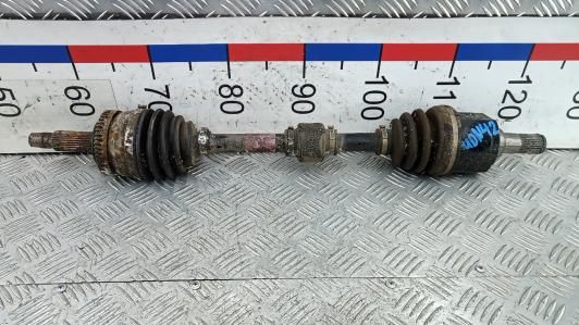 полуось передняя левая (приводной вал, ШРУС) Hyundai i40 1 поколение 2013, 1.7 л., CRDi, дизель, МКПП, седан, 495003Z400 - фото №1
