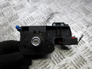 кнопка открытия багажника Opel Corsa C 2003, 13168317