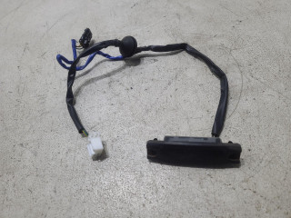 кнопка открытия багажника Kia Sorento 2 поколение 2010, 2.2 л., D4HB, дизель, 6МКПП, черный, внедорожник 5 дв.