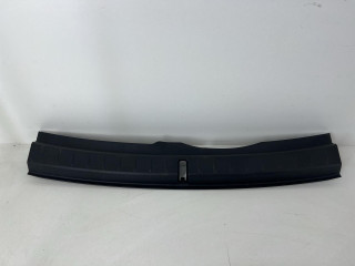 накладка внутренняя на заднюю панель кузова BMW 2 серия Active Tourer F45 2014, 1.5 л., B38 A15 A, бензин, АКПП, black sapphire metallic (475), хетчбэк 5 дв., правый руль, 51477298592